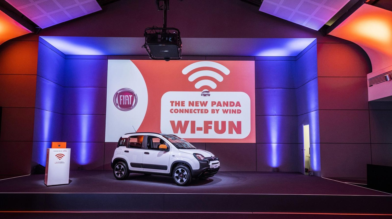 190404_Fiat_05_Fiat_Panda_Connected_by_Wind.jpg