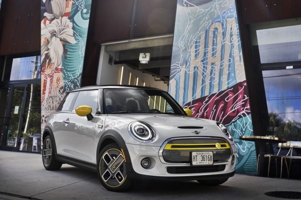 MINI-Cooper-SE-2020 ELETTRICA in-Miami-Press-Pics_10-1200x800