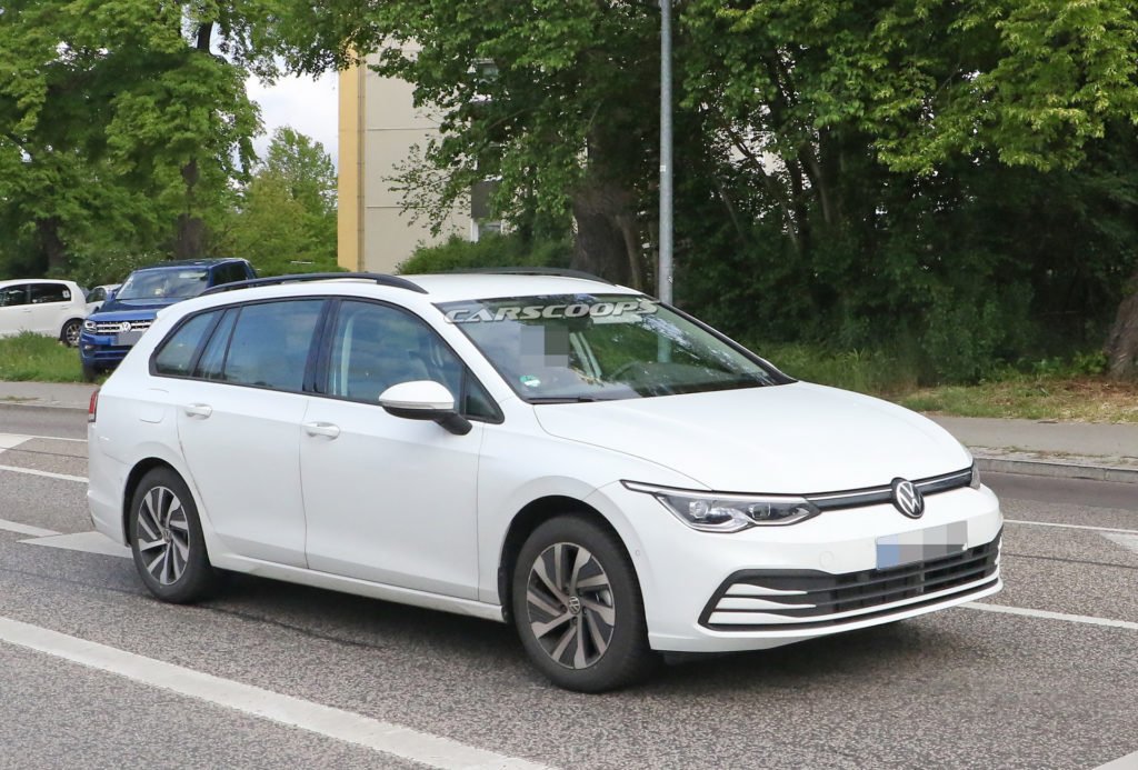 Nuova Volkswagen Golf 8 2021, la station wagon senza veli
