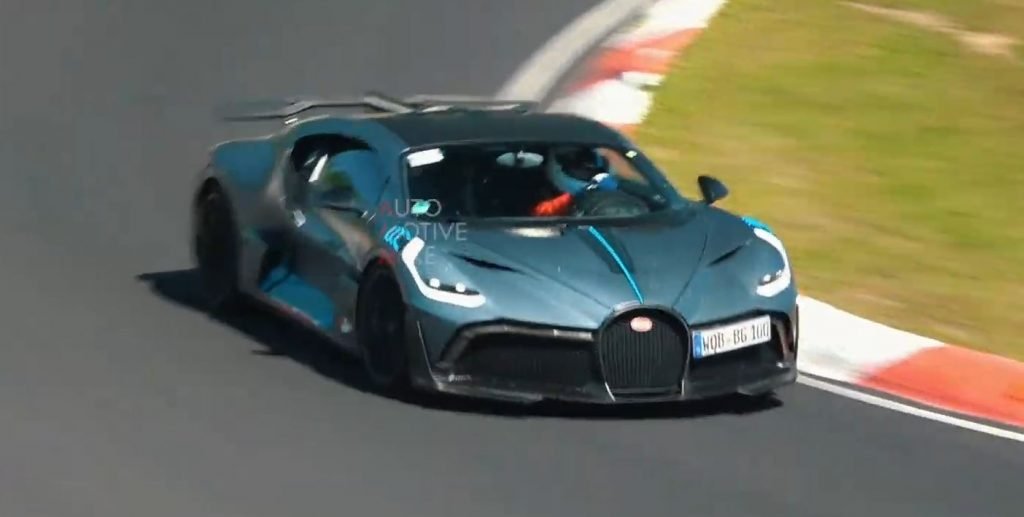Il suono da urlo delle Bugatti Divo e Chiron al Nurburgring