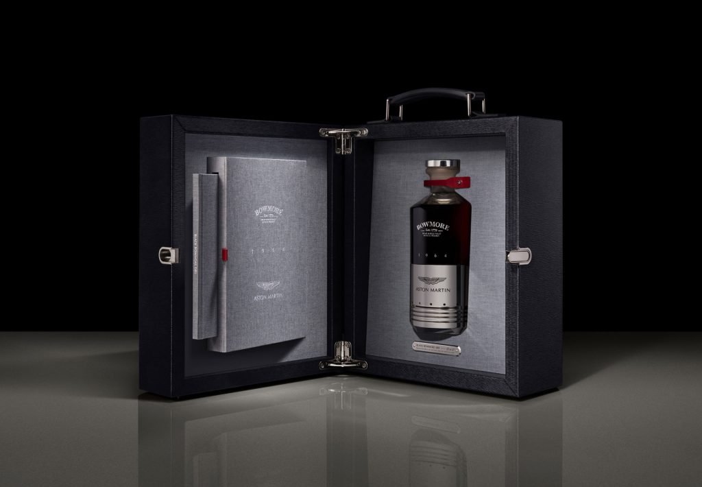 Aston Martin: il Whisky del 1964 in un cilindro della DB5
