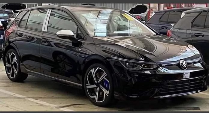 Nuova Volkswagen Golf R 2021, le foto in Anteprima Esclusiva Nuova Volkswagen Golf R 2021, le foto in Anteprima Esclusiva