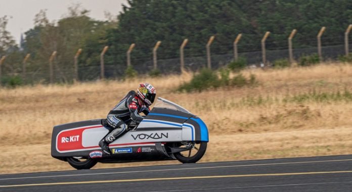 Voxan Wattman: Max Biaggi in sella alla moto da 400km/h