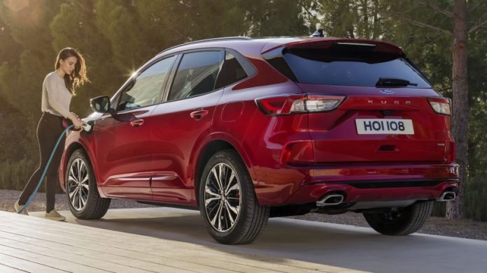 Ford ritira la Kuga Plug-in Hybrid e acquista crediti CO2