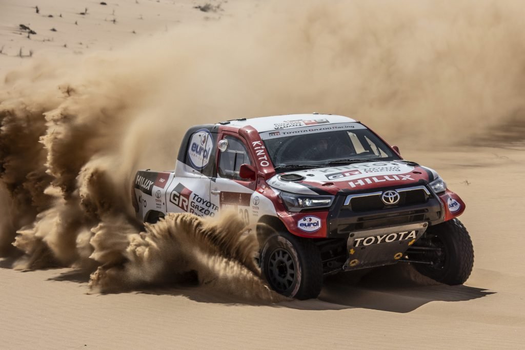 Nuovo Toyota Hilux 2021, la versione per la Dakar