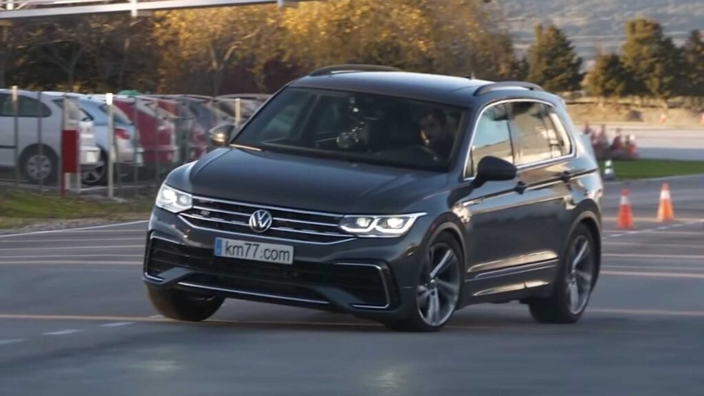 Volkswagen Tiguan 2022, non bene al test dell'Alce [VIDEO]