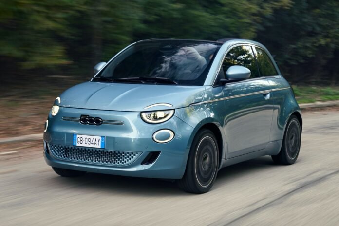Nuova Fiat 500 Elettrica, più smart con Amazon Alexa