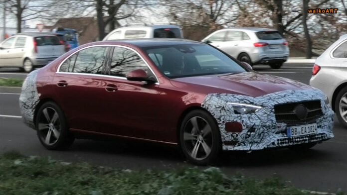 Nuova Mercedes-Benz Classe C 2022, le foto (quasi) senza veli