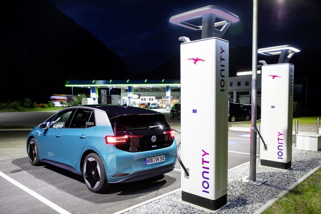 Volkswagen: 750 nuove colonnine per Auto elettriche in Germania