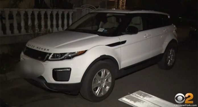 A 7 e 12 anni in giro per 100 km con il Range Rover dei genitori