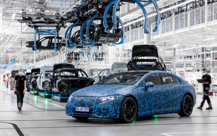 Mercedes-Benz EQS 2022, parte la produzione nel Mondo