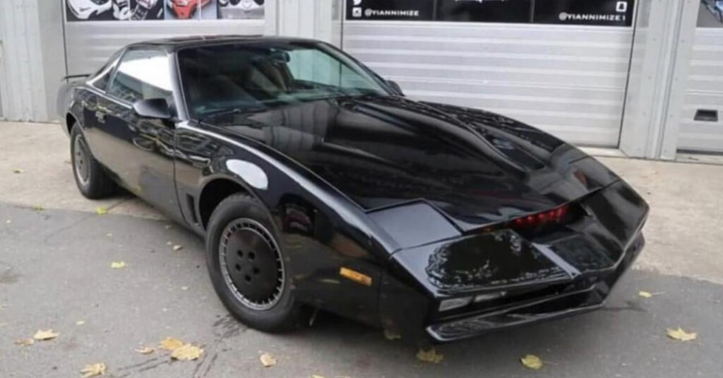 David Hasselhoff vende la sua KITT all'Asta