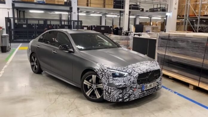 Nuova Mercedes-Benz Classe C 2021, gli interni in Anteprima [VIDEO]