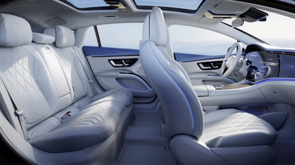 Mercedes EQS 2022, il gigantesco MBUX da 56 pollici!