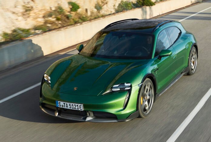 Nuova Porsche Taycan Cross Turismo 2022, oltre la sportività