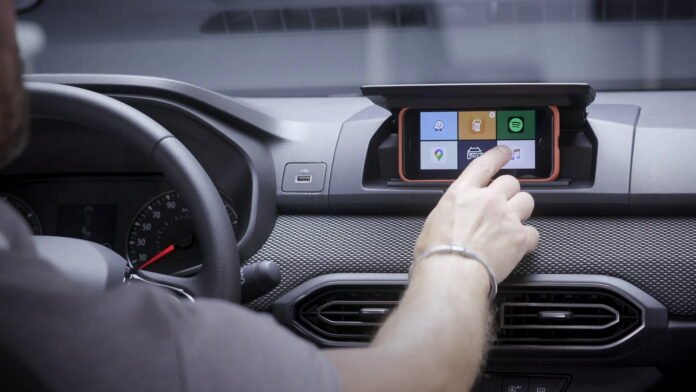 Dacia trasforma lo Smartphone nell'Infotainment dell'Auto