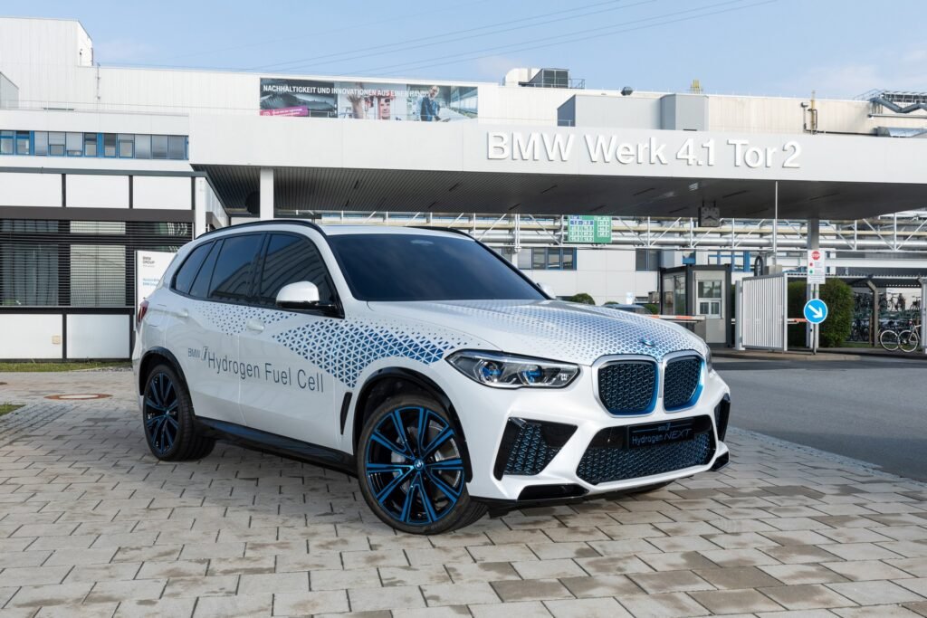 Nuova BMW X5 2022, 375 CV a Idrogeno