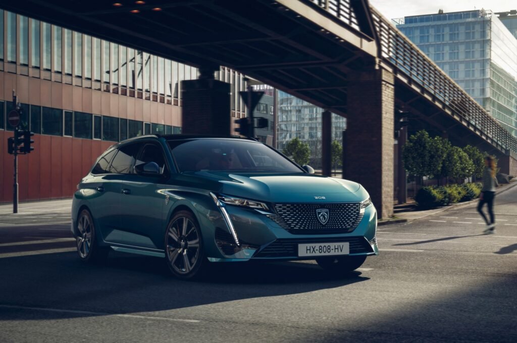 Nuova Peugeot 308 Station Wagon 2022, anteprima di stile