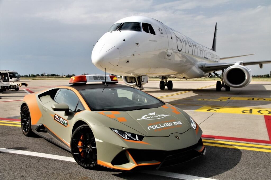Lamborghini Huracán Evo diventa follow-me car a Bologna
