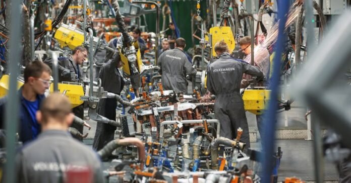 Crisi dei Chip: Daimler e VW tagliano le ore di lavoro