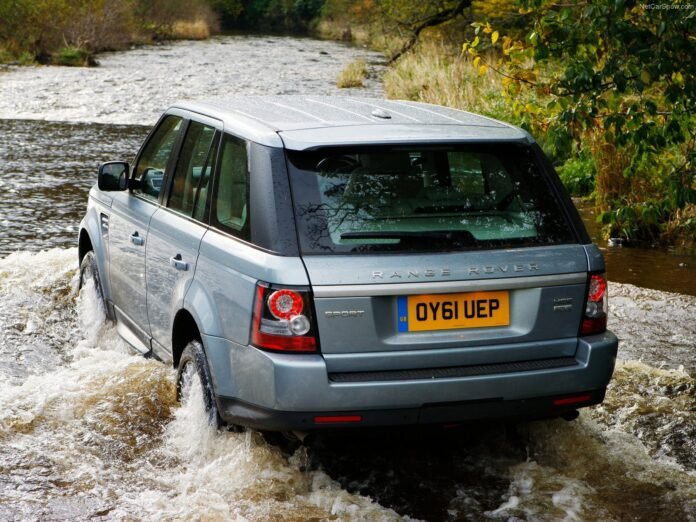 Land Rover nei guai: maxi richiamo da 100.000 SUV