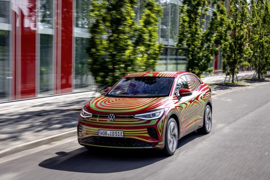 Nuova Volkswagen ID.5 GTX 2022, SUV elettrico coupé, foto, dati tecnici