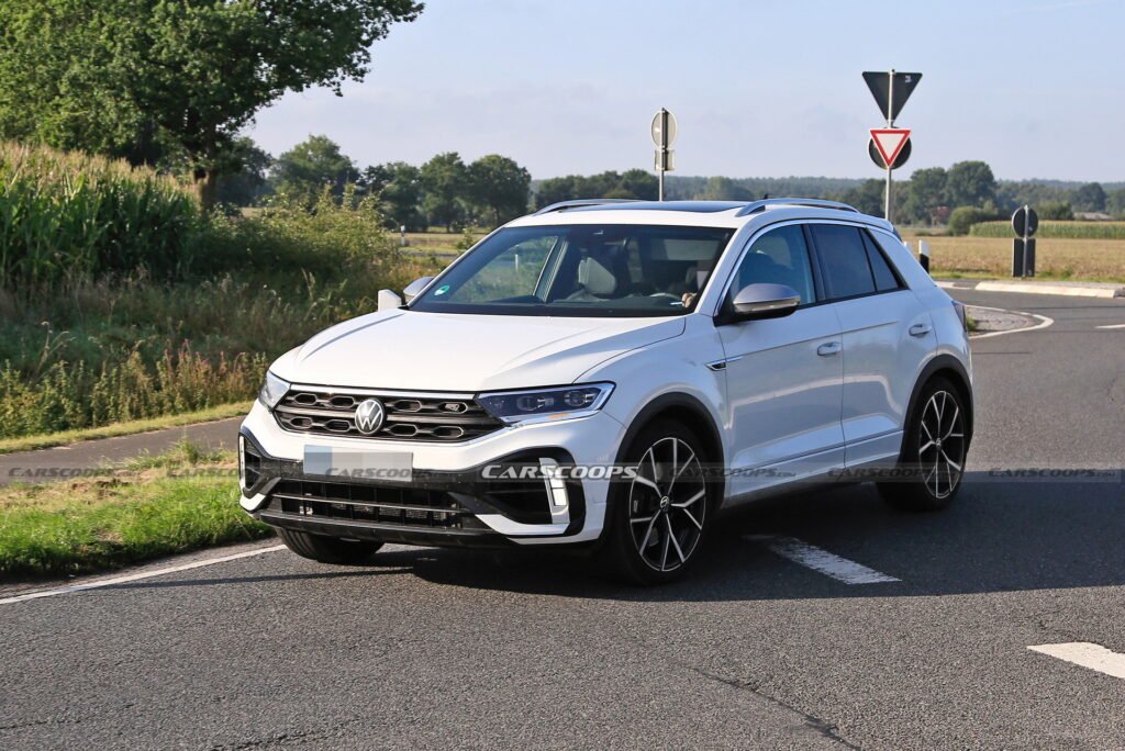 Nuova Volkswagen T-Roc 2022, il Restyling nelle foto spia