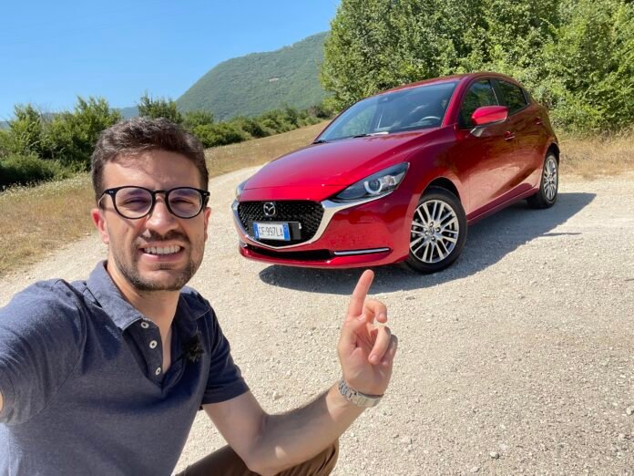 Nuova Mazda2 ibrida: prova su strada [VIDEO]