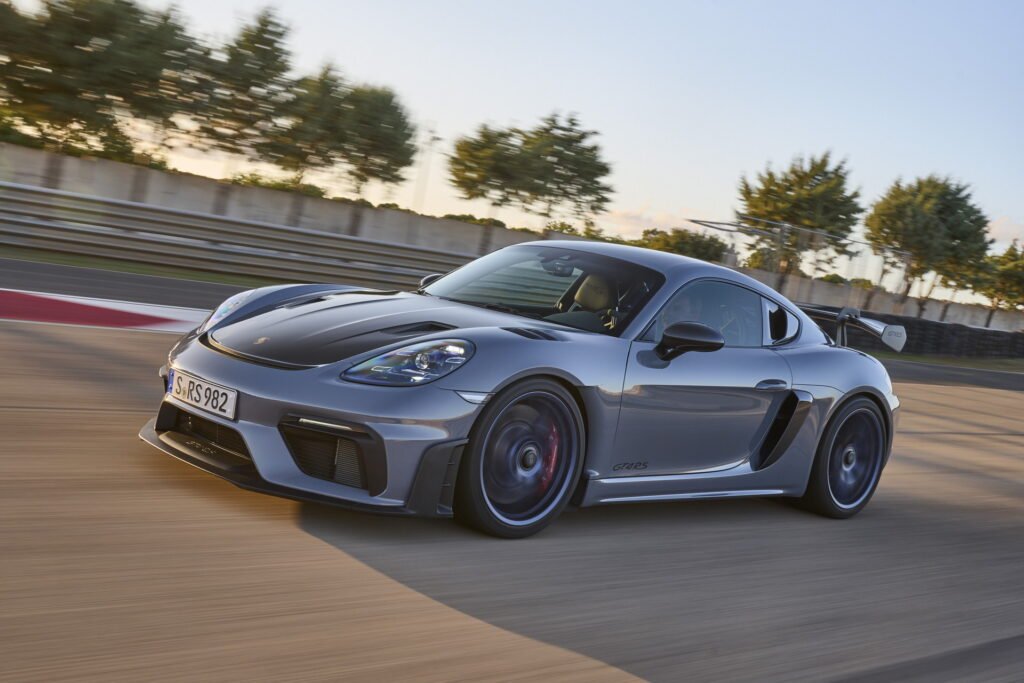 Nuova Porsche 718 Cayman GT4 RS: il motore della 911 GT3!