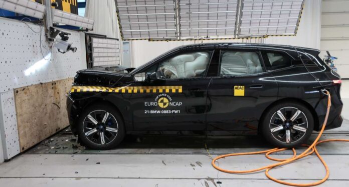 BMW iX 5 stelle in sicurezza nei Crash Test Euro NCAP