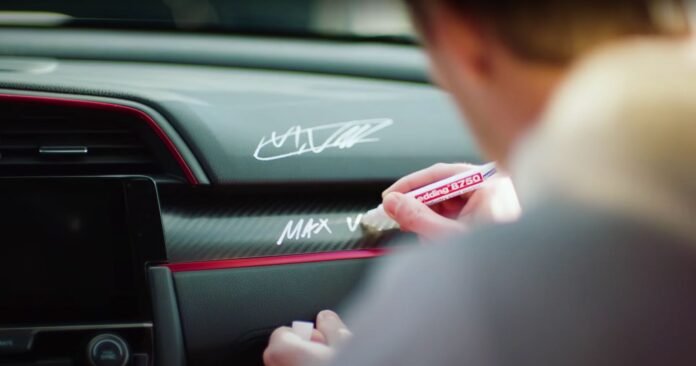 Max Verstappen vende la sua Honda Civic Type R