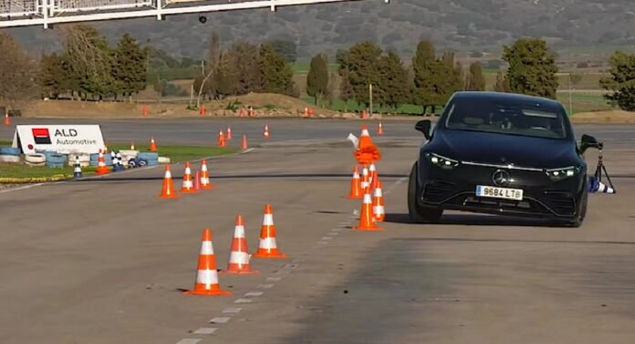 Mercedes-Benz EQS fallisce il Test dell'Alce [VIDEO]
