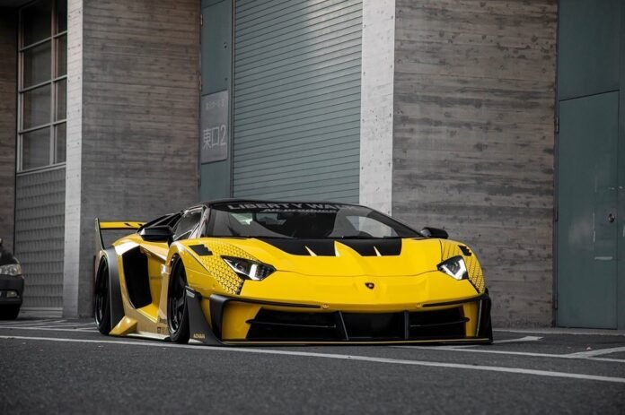 Da Liberty Walk il bodykit estremo per Lamborghini Aventador
