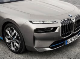 Nuova BMW i7: elettrica con i fari Swarovski
