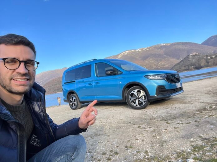 Ford Tourneo Connect Active 122CV: Prova su Strada